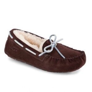 UGG Dakota Moccasin sz 6